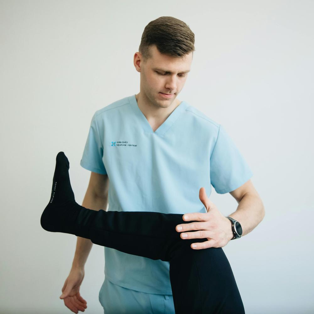 Knee pain-1fd1d39a03f2444f85b993e212973442.jpg Knee pain