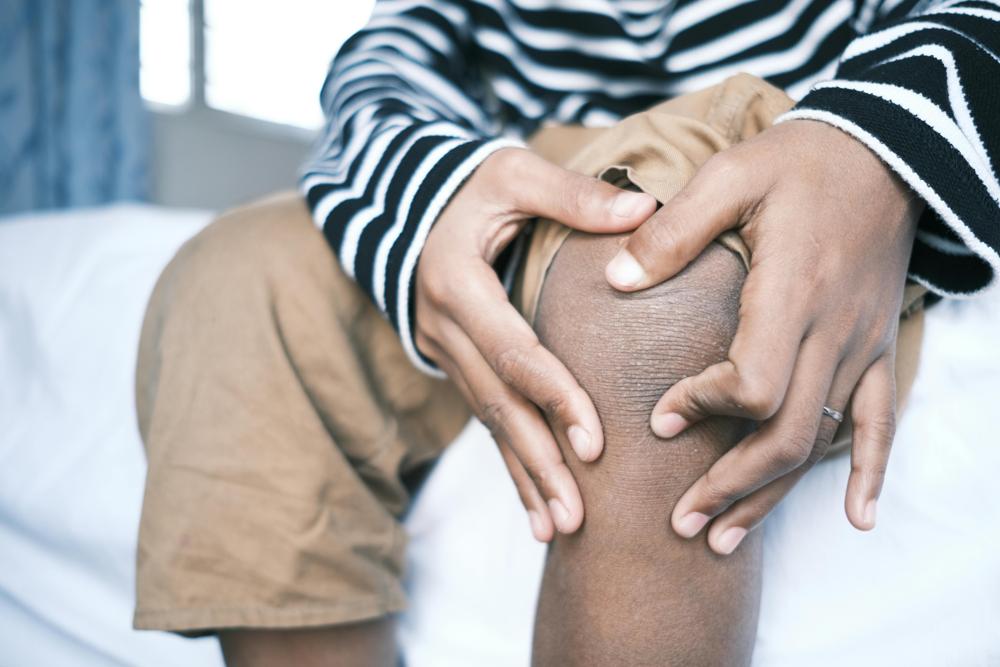 Knee pain-1fd1d39a03f2444f85b993e212973442.jpg Knee pain