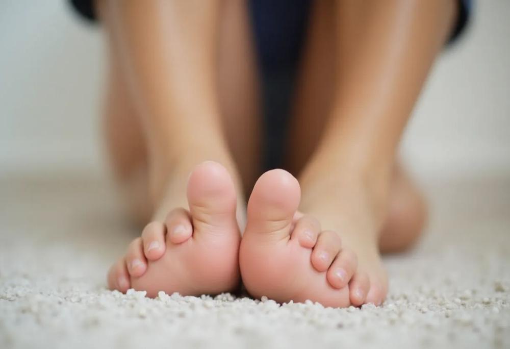 swollen feet-bf0bab8a70ec489cb9048a3b399e28c9.jpg swollen feet